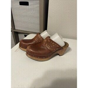 Vintage Candies  Leather Studded Clogs Wood Grain Heel Size 9 Tooled Designs